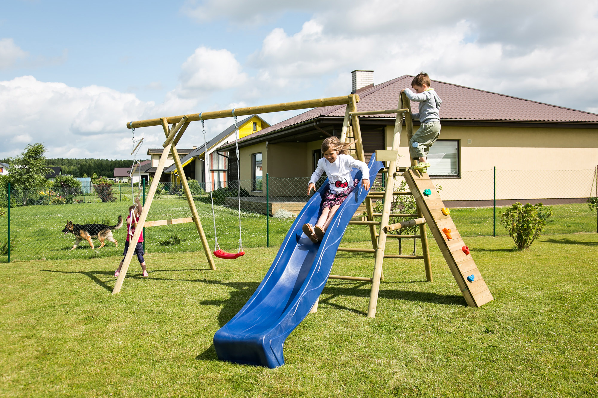 Kinderschaukel Brenda mit Schaukel und Kletterwand 