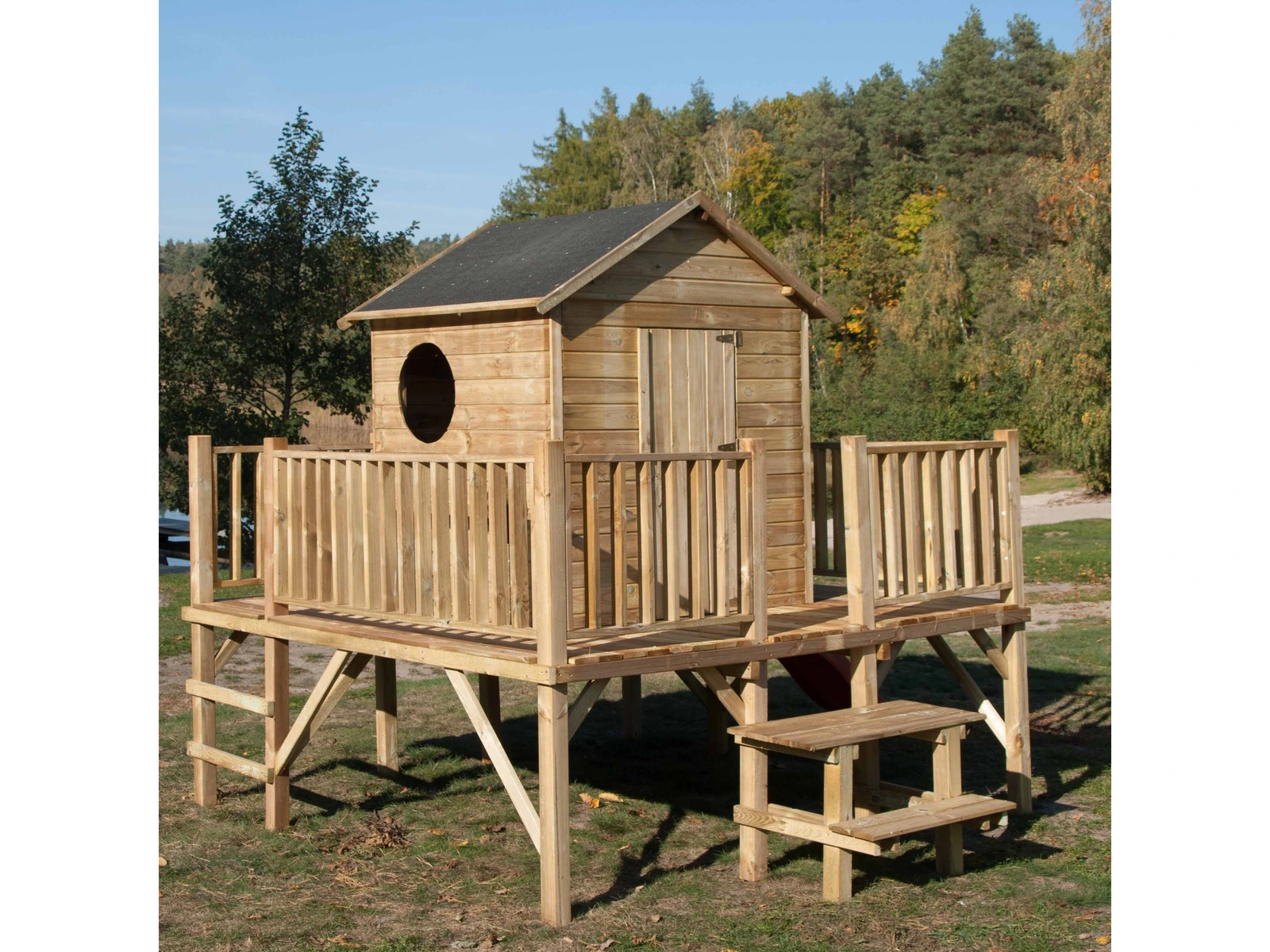 Kinderspielhaus-Maciej-Kundenbild-Seitenansicht